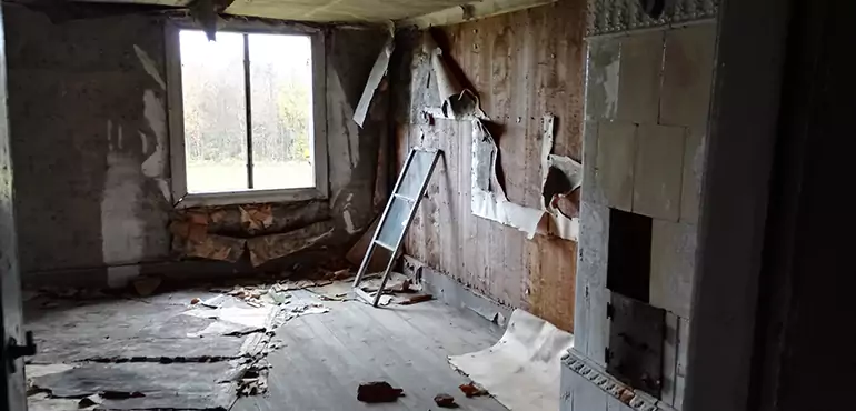 Why Selling a Distressed House Through Traditional Methods Fails in Birmingham